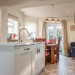 Spacious 5-bed Detached In Charming Prázdninový dům Tadcaster