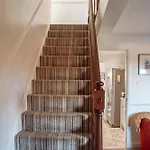 Spacious 5-bed Detached In Charming Prázdninový dům *