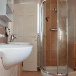 Spacious 5-bed Detached In Charming * Tadcaster