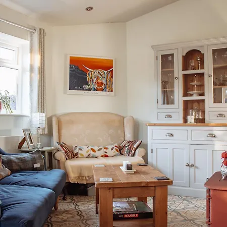 Spacious 5-bed Detached In Charming