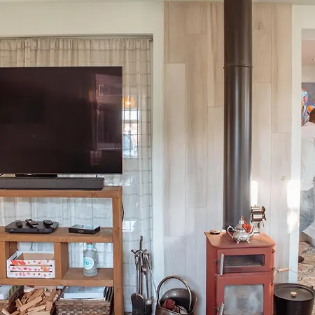 בית נופש Spacious 5-bed Detached In Charming