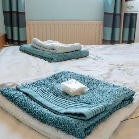 בית נופש Spacious 5-bed Detached In Charming *