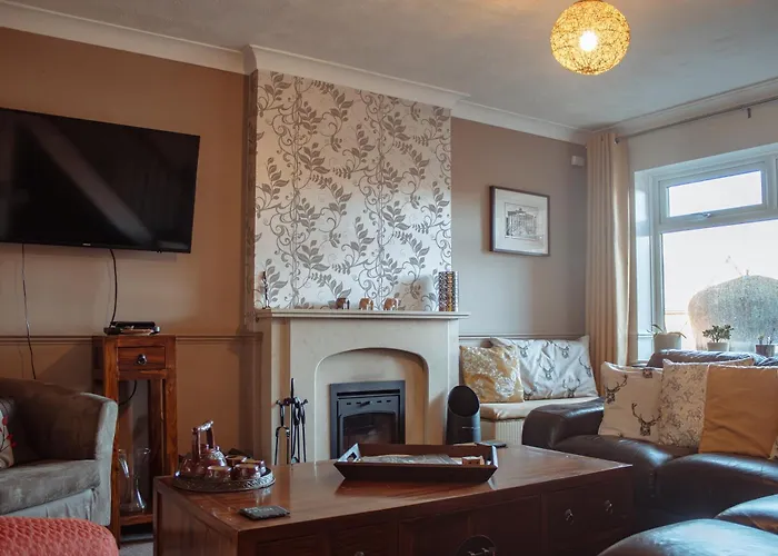 Spacious 5-bed Detached In Charming Holiday home