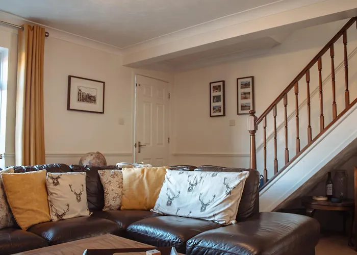 Holiday home Spacious 5-bed Detached In Charming