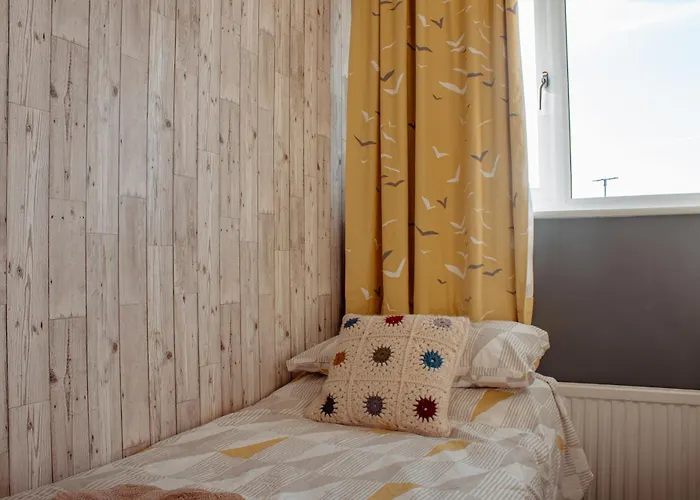 Spacious 5-bed Detached In Charming Holiday home *