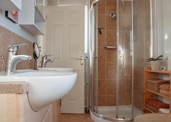 Spacious 5-bed Detached In Charming * Tadcaster