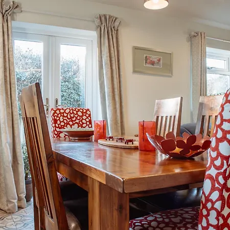 Дом отдыха Spacious 5-bed Detached In Charming Тадкастер