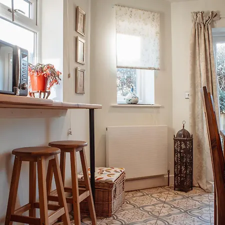 Spacious 5-bed Detached In Charming * Тадкастер