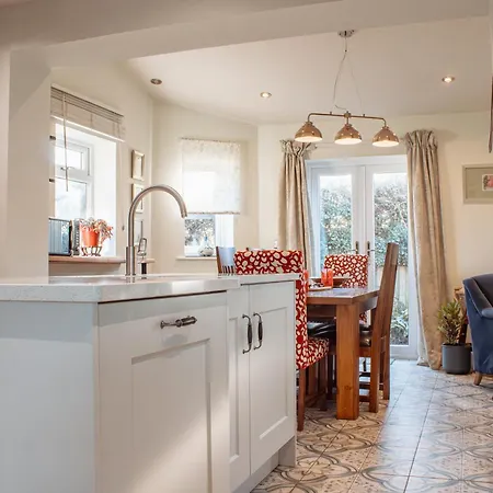 Spacious 5-bed Detached In Charming Дом отдыха Тадкастер