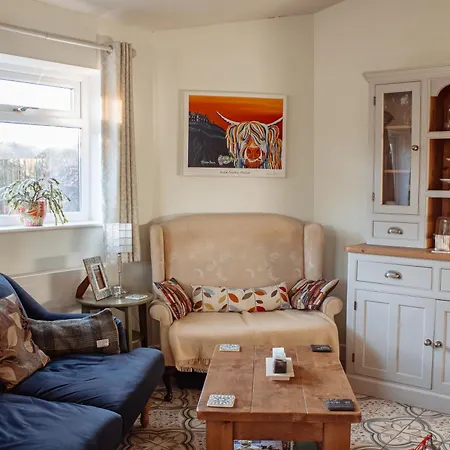 Spacious 5-bed Detached In Charming * Тадкастер