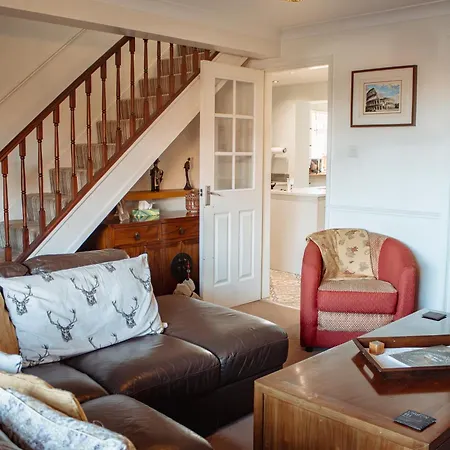 Spacious 5-bed Detached In Charming * Тадкастер