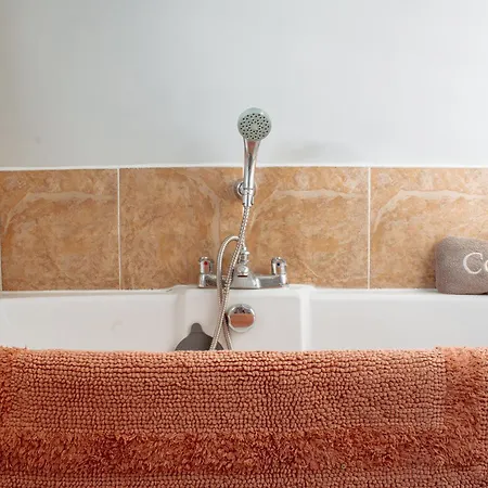 Дом отдыха Spacious 5-bed Detached In Charming Тадкастер