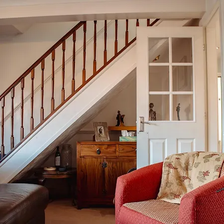 Spacious 5-bed Detached In Charming Тадкастер