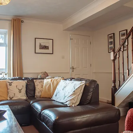 Spacious 5-bed Detached In Charming * Тадкастер