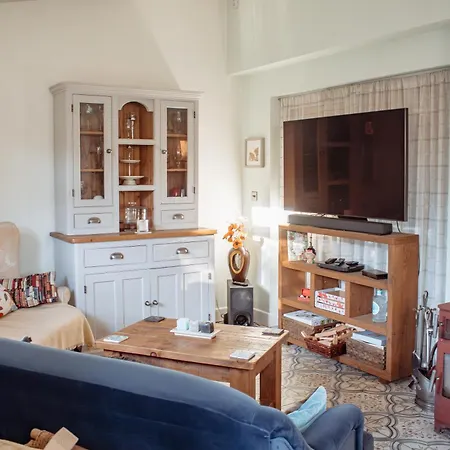 Дом отдыха Spacious 5-bed Detached In Charming *