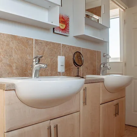 Spacious 5-bed Detached In Charming