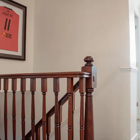 Spacious 5-bed Detached In Charming * Тадкастер