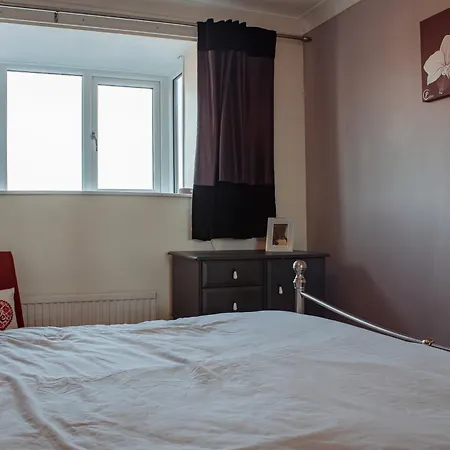 Spacious 5-bed Detached In Charming *