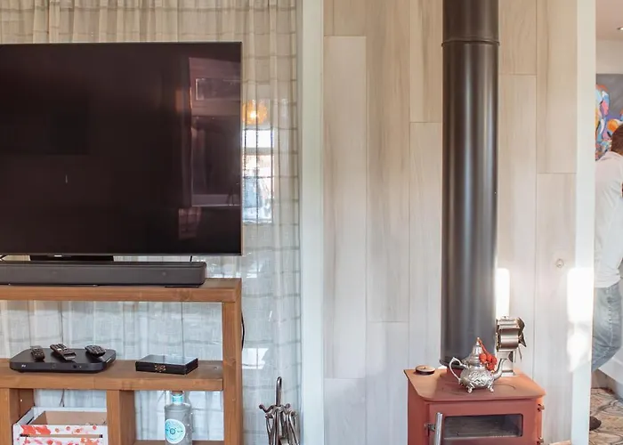 Dom wakacyjny Spacious 5-bed Detached In Charming