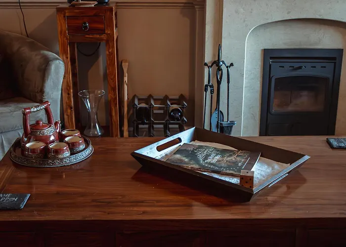 Spacious 5-bed Detached In Charming *