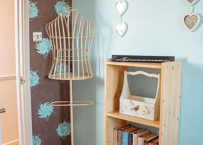 Dom wakacyjny Spacious 5-bed Detached In Charming