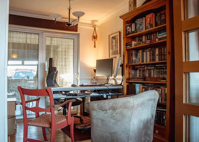 Spacious 5-bed Detached In Charming * Tadcaster