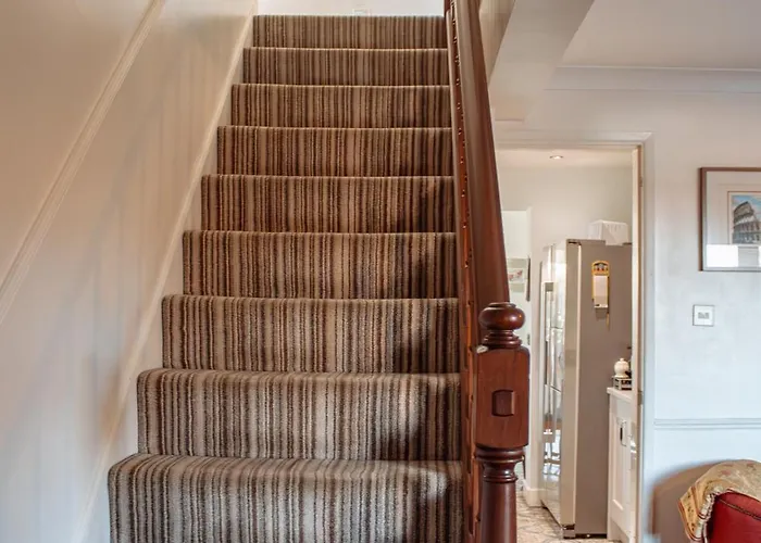 Spacious 5-bed Detached In Charming Dom wakacyjny *