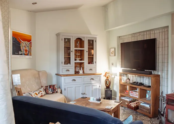 Dom wakacyjny Spacious 5-bed Detached In Charming