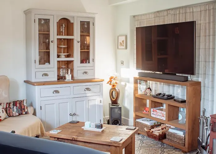 Dom wakacyjny Spacious 5-bed Detached In Charming *