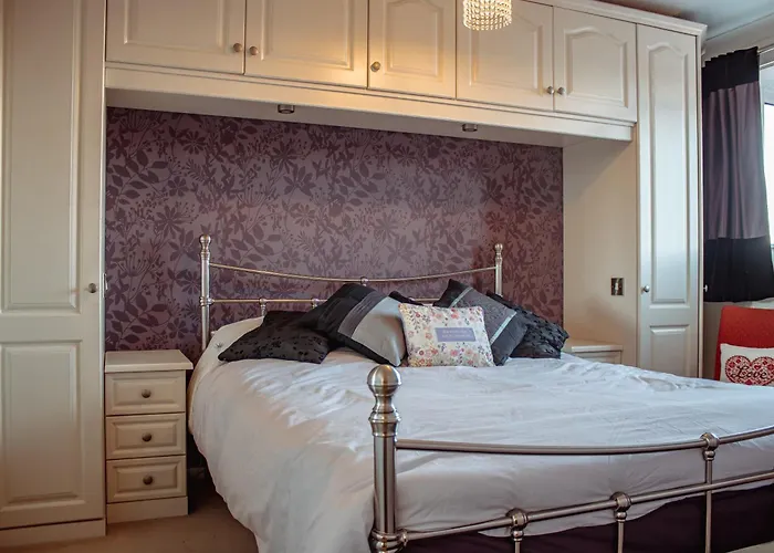 Dom wakacyjny Spacious 5-bed Detached In Charming