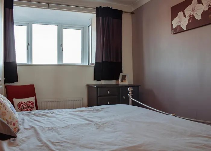 Spacious 5-bed Detached In Charming *